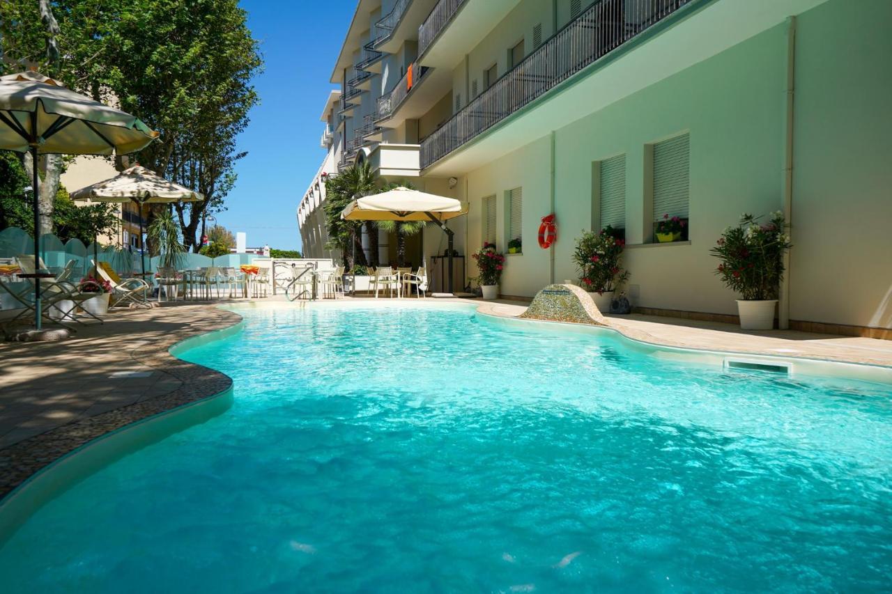 Hotel Pineta Беллария-Иджеа-Марина Экстерьер фото