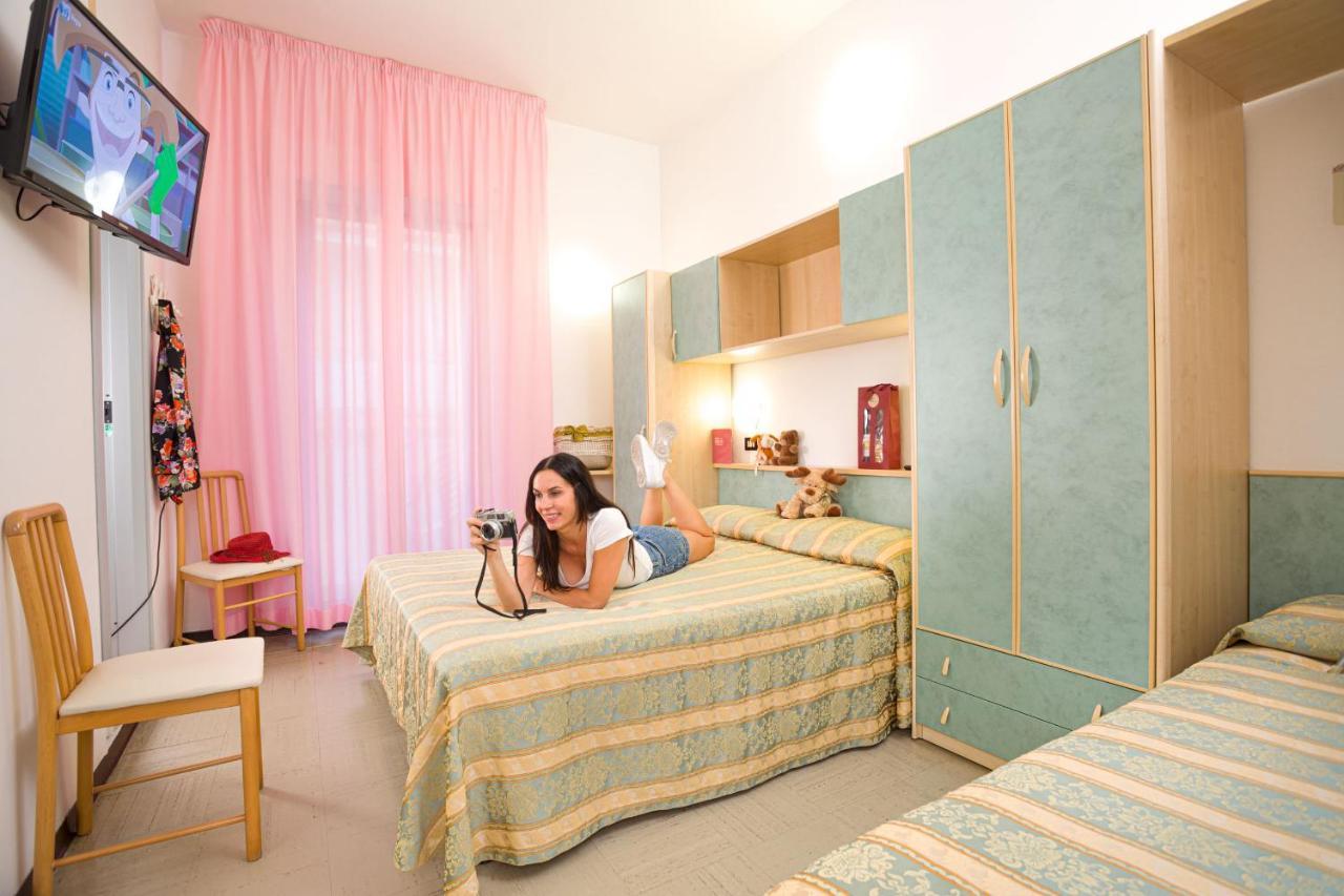 Hotel Pineta Беллария-Иджеа-Марина Экстерьер фото