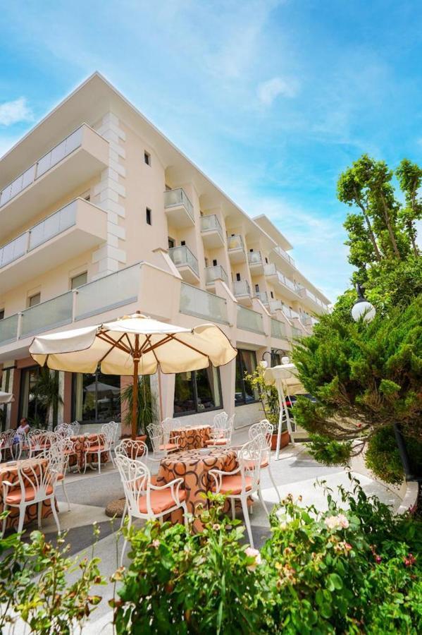 Hotel Pineta Беллария-Иджеа-Марина Экстерьер фото