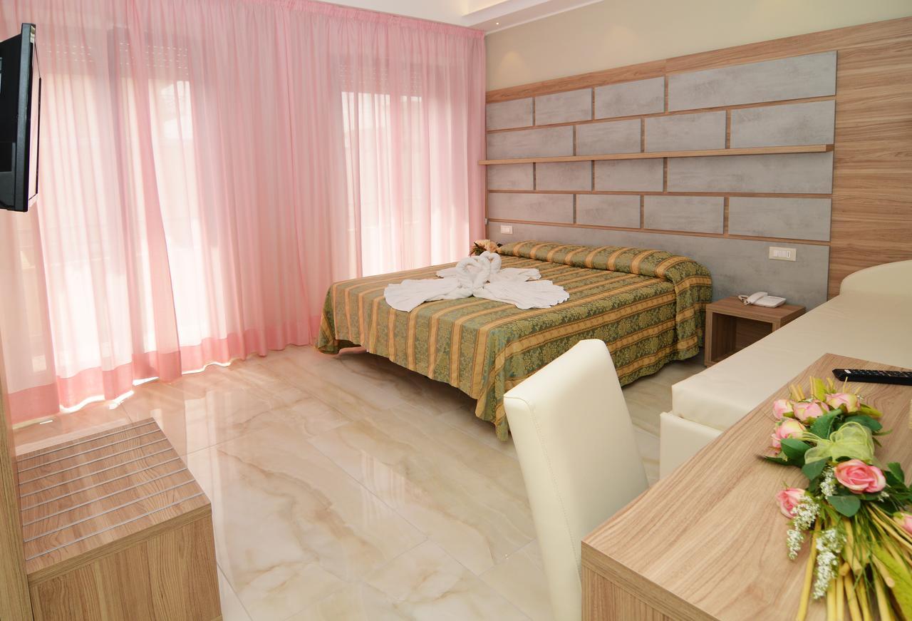 Hotel Pineta Беллария-Иджеа-Марина Экстерьер фото
