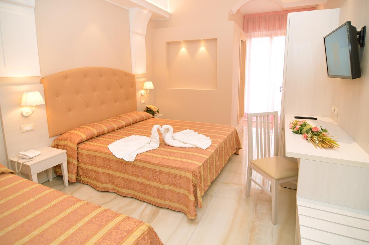 Hotel Pineta Беллария-Иджеа-Марина Экстерьер фото