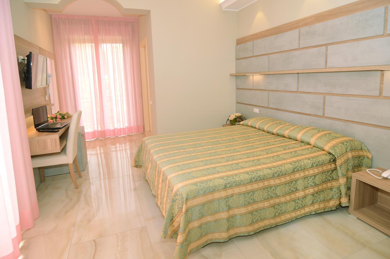 Hotel Pineta Беллария-Иджеа-Марина Экстерьер фото