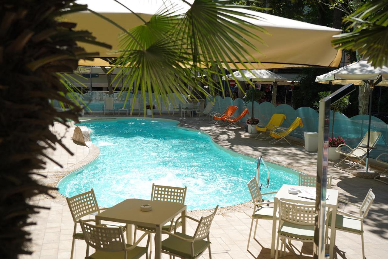 Hotel Pineta Беллария-Иджеа-Марина Экстерьер фото